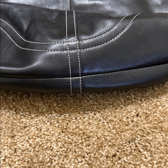 Coach Elegant Black Leather Shoulder Bag - Picture 6 of 13